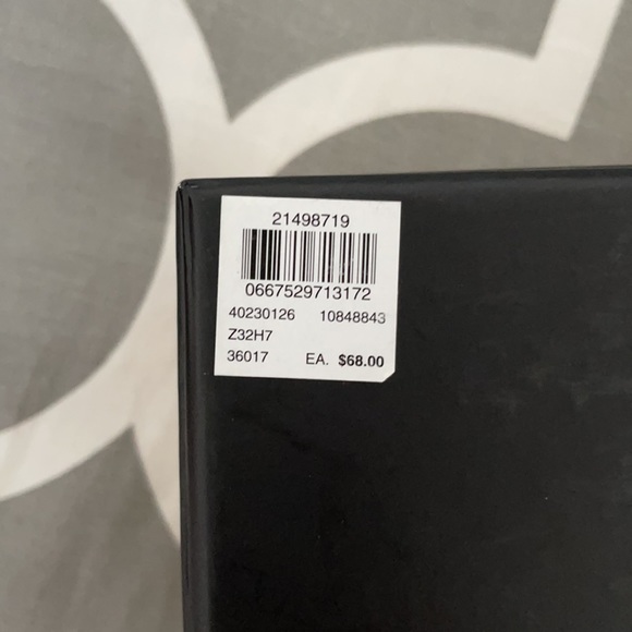 Adhesive Bra - Picture 3 of 4